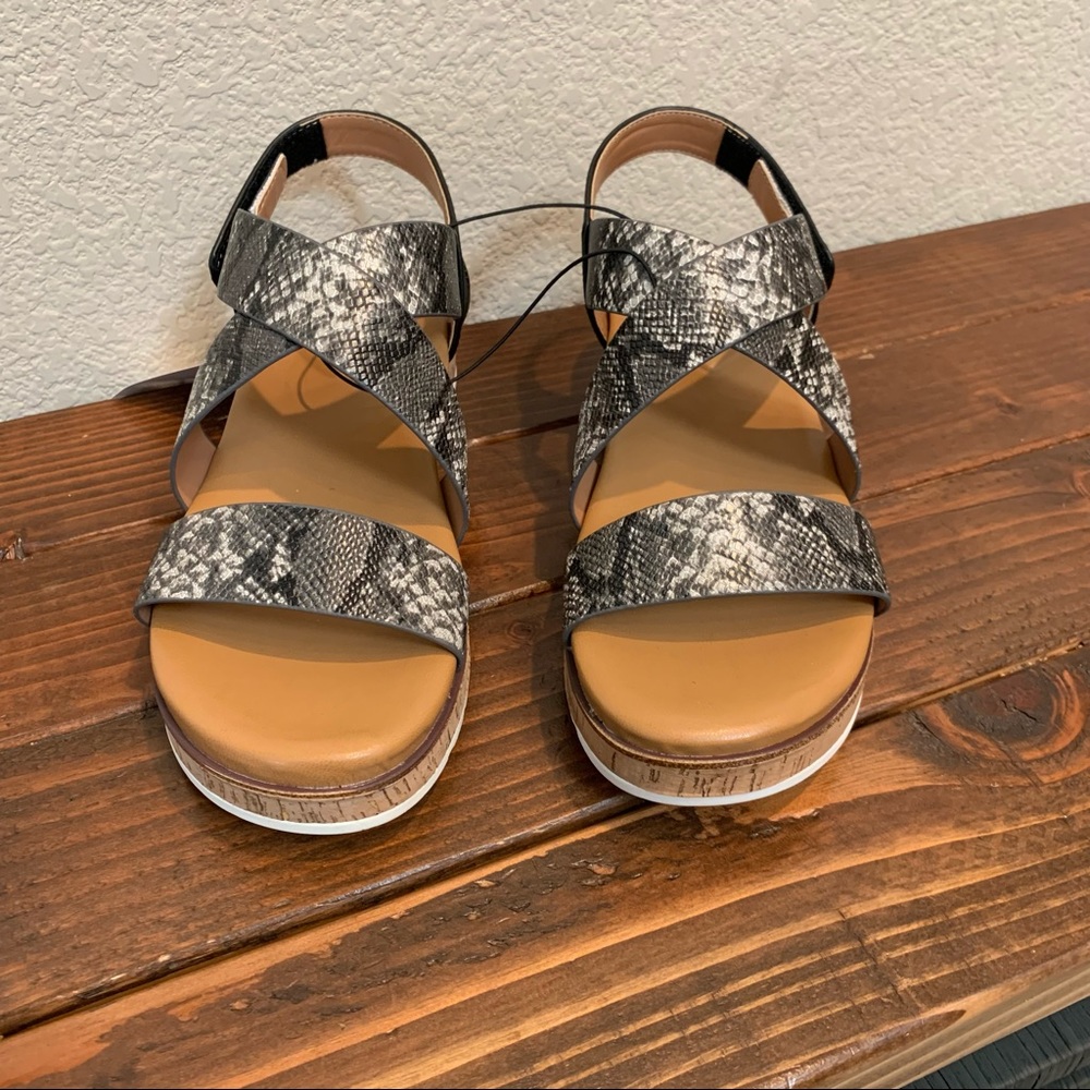 ❤️NEW 7.5 Kensie Snake Print Wedge Sandal - Picture 8 of 9